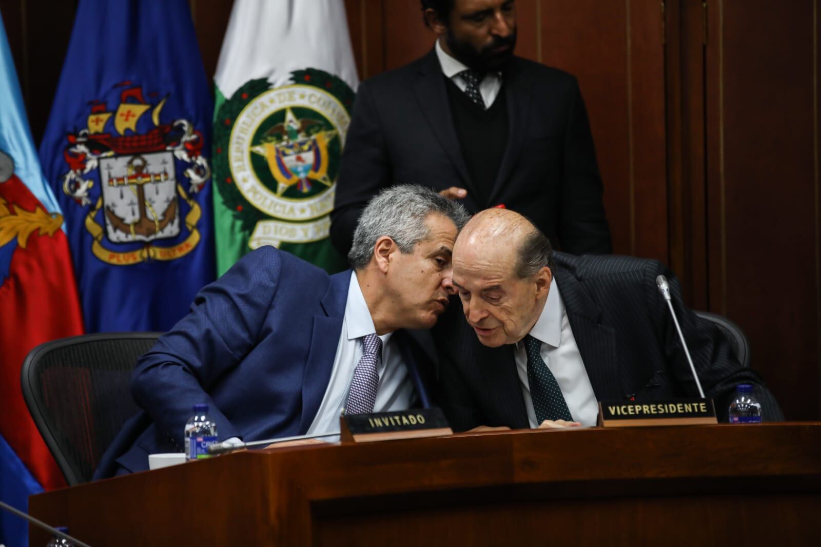 Canciller Álvaro Leyva en debate de control político con el Ministro del Interior Luis Fernando Velasco