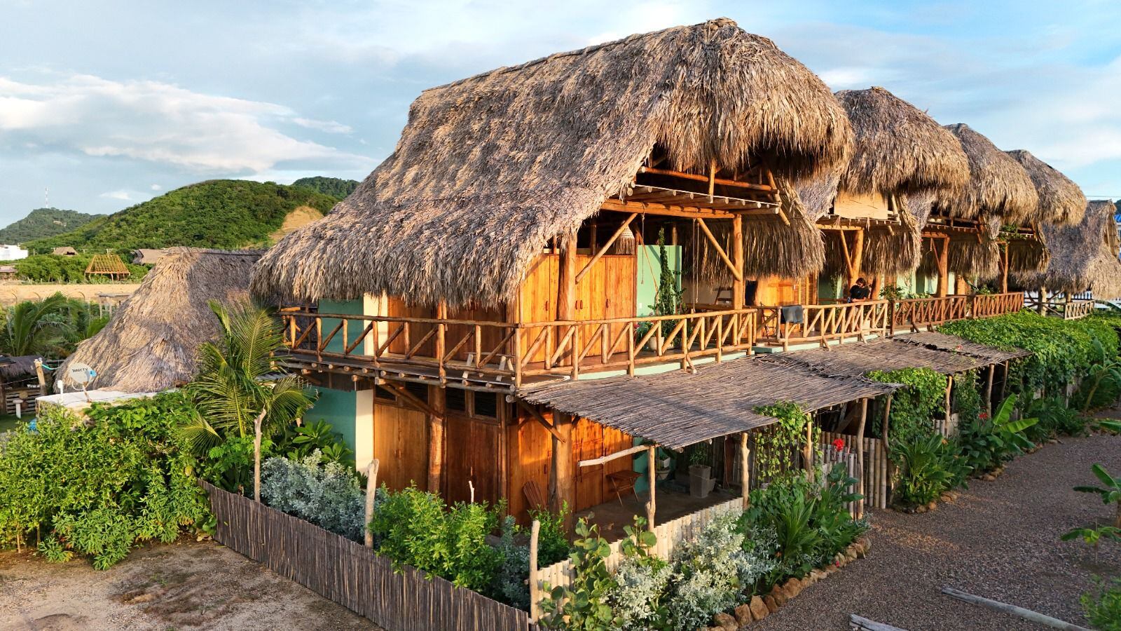 Hotel Mar de Viento en Salinas del Rey.