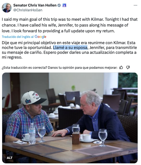 El senador Chris Van Hollen junto a Kilmar Ábrego García.