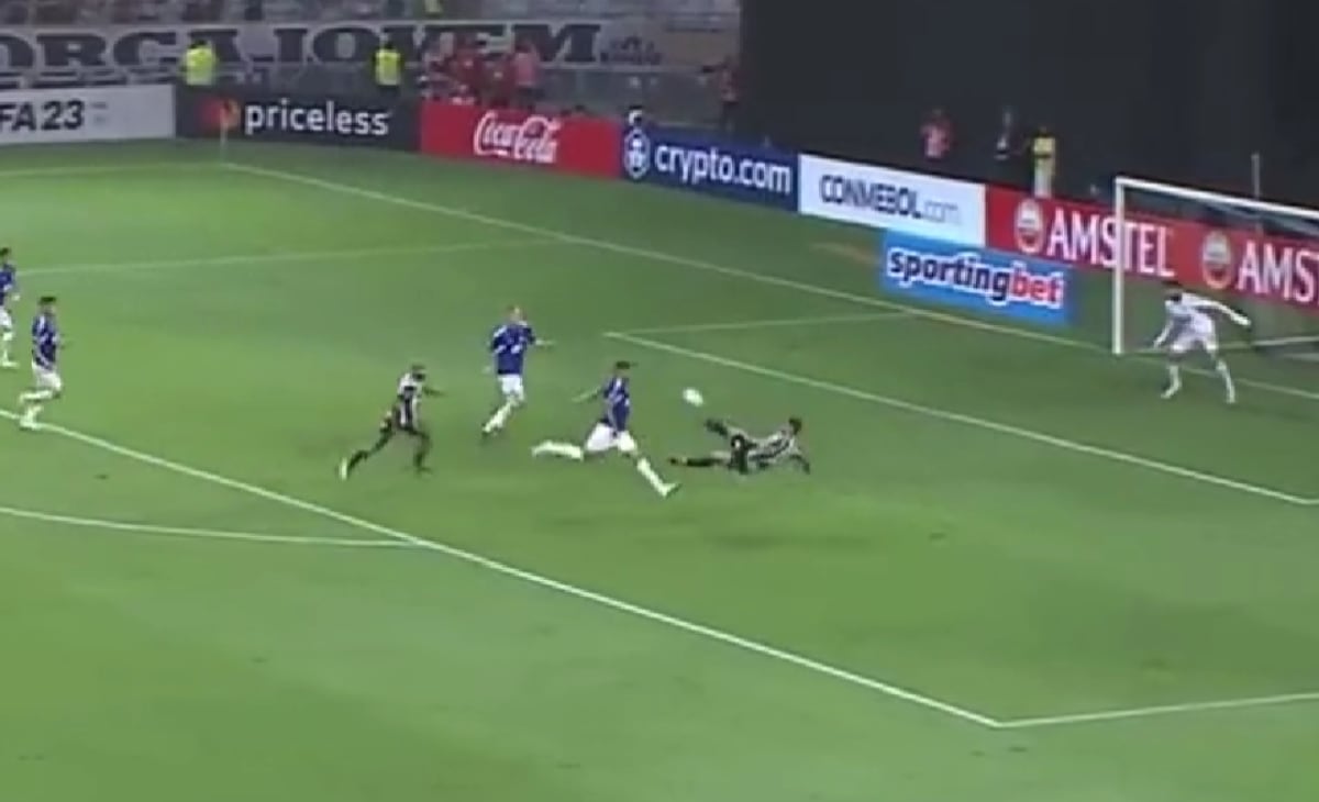 Hulk marcó un golazo ante Millonarios.