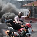 Protestas en Kinshasa, República Democrática del Congo, el martes 28 de enero de 2025, contra los avances del grupo rebelde M23, respaldado por Ruanda, en la ciudad de Goma, en el este del país. (AP Foto/Samy Ntumba Shambuyi)