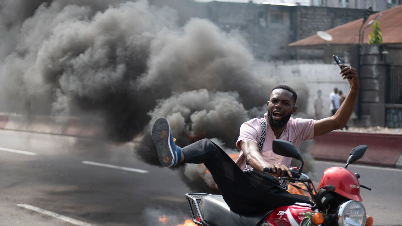 Manifestantes piden presión internacional para frenar las ofensivas de los rebeldes apoyados por Ruanda.