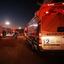 Al sitio del accidente llegaron los servicios de emergencia y, tras una evaluación, se determinó que el joven se encontraba sin signos vitales. Al parecer, las llantas del camión habían pasado por encima de su cabeza, causándole la muerte de manera instantánea. (Photo by Manuel Velasquez/Getty Images)