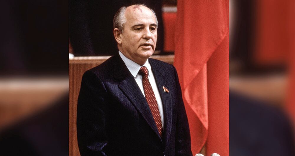 Mijaíl Sergueievich Gorbachov ​ es un abogado y político ruso que fue secretario general del Comité Central del Partido Comunista de la Unión Soviética desde 1985 hasta 1991 y jefe de Estado de la Unión Soviética de 1988 a 1991.