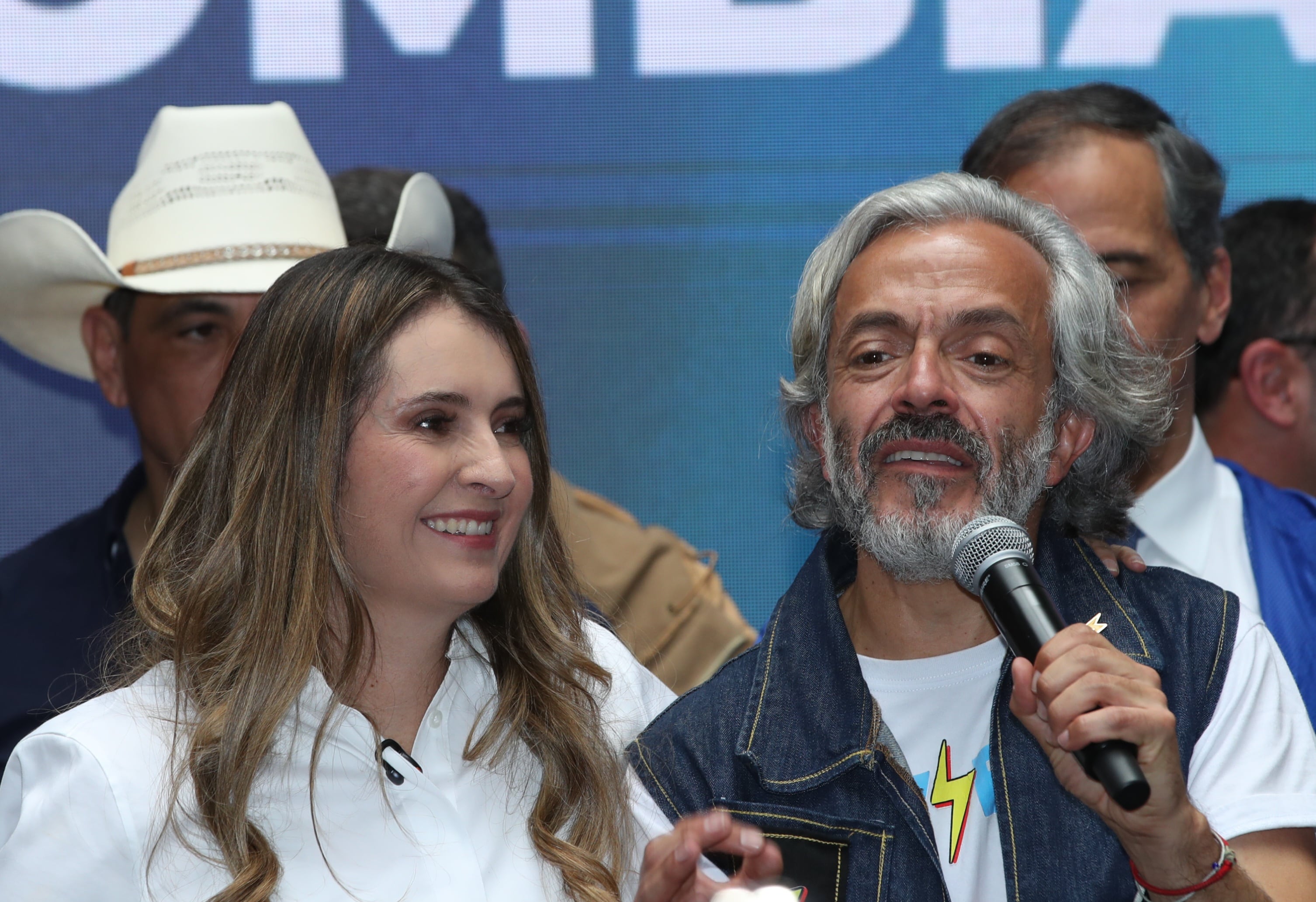 Paloma Valencia con su fórmula vicepresidencial, Juan Daniel Oviedo.