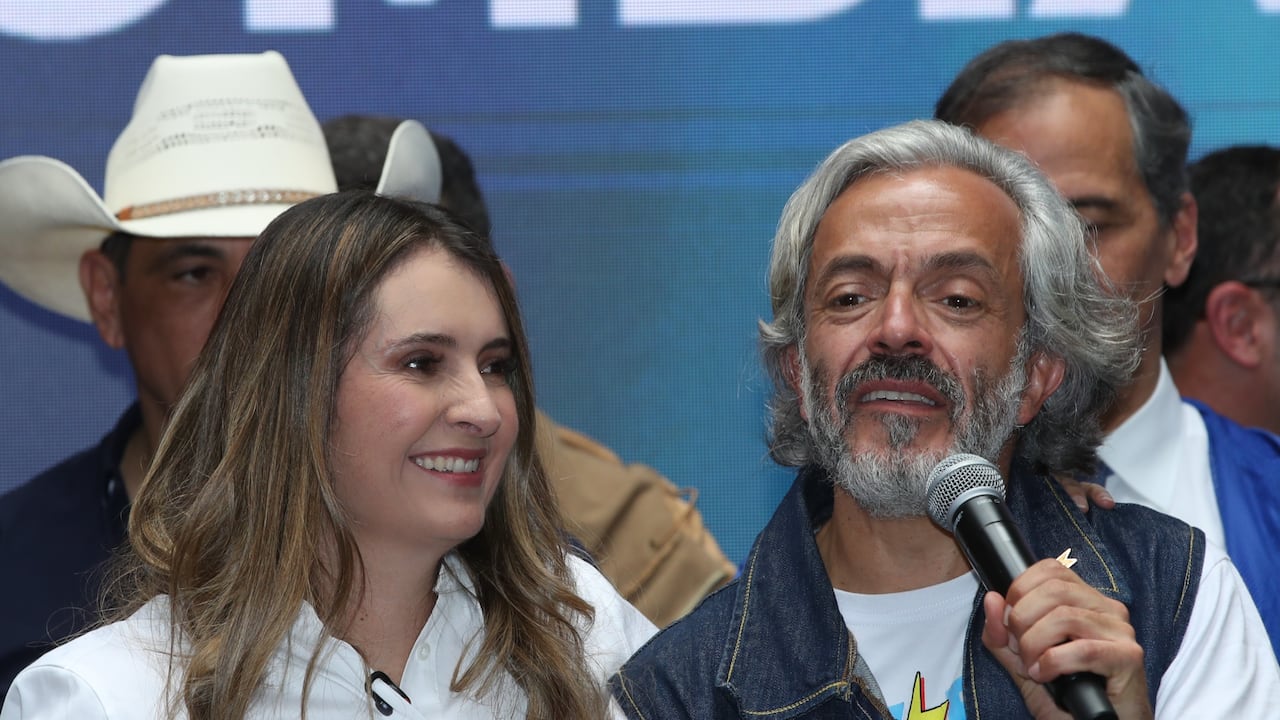 Paloma Valencia con su fórmula vicepresidencial, Juan Daniel Oviedo.