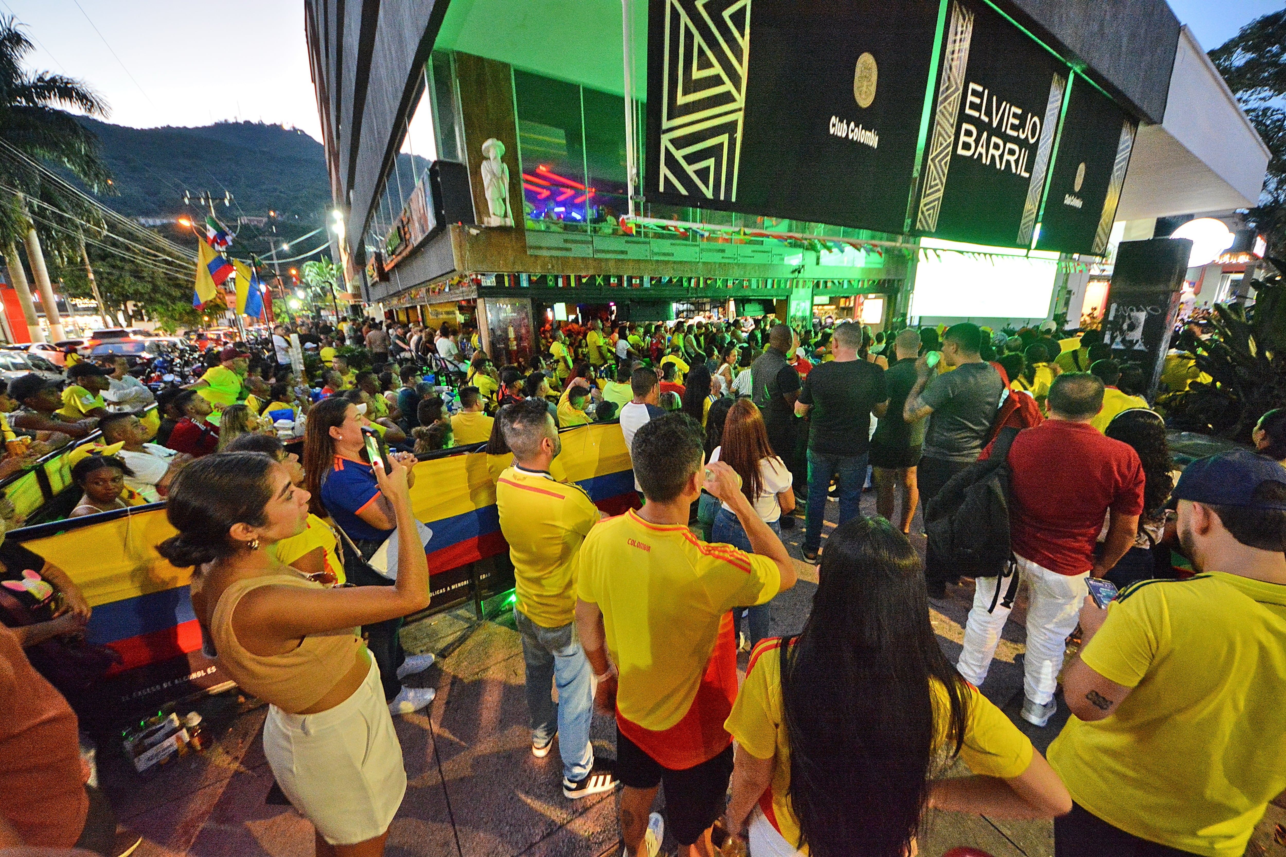 Hinchas celebran en Cali, la goleada que la selección Colombia le pegó a Panamá, clasificando a Semifinales e ilusionando con ganar la Copa América 2024