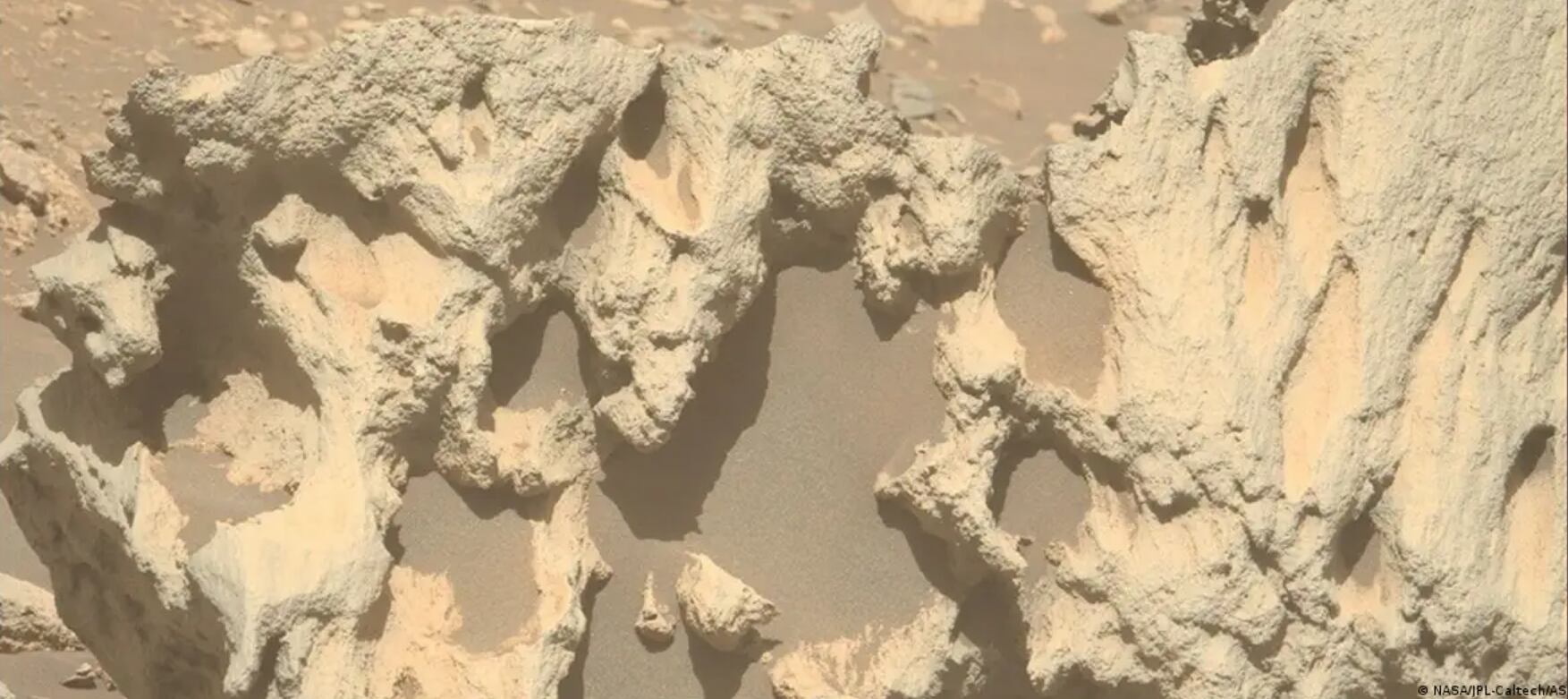 Una roca detectada en septiembre presentó un perfil químico ajeno al de Marte.