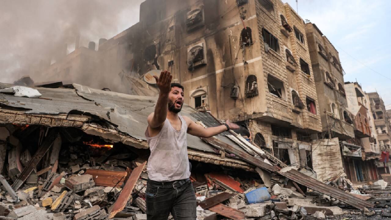 Secuelas de un bombardeo israelí en la ciudad de Gaza el 11 de octubre de 2023.