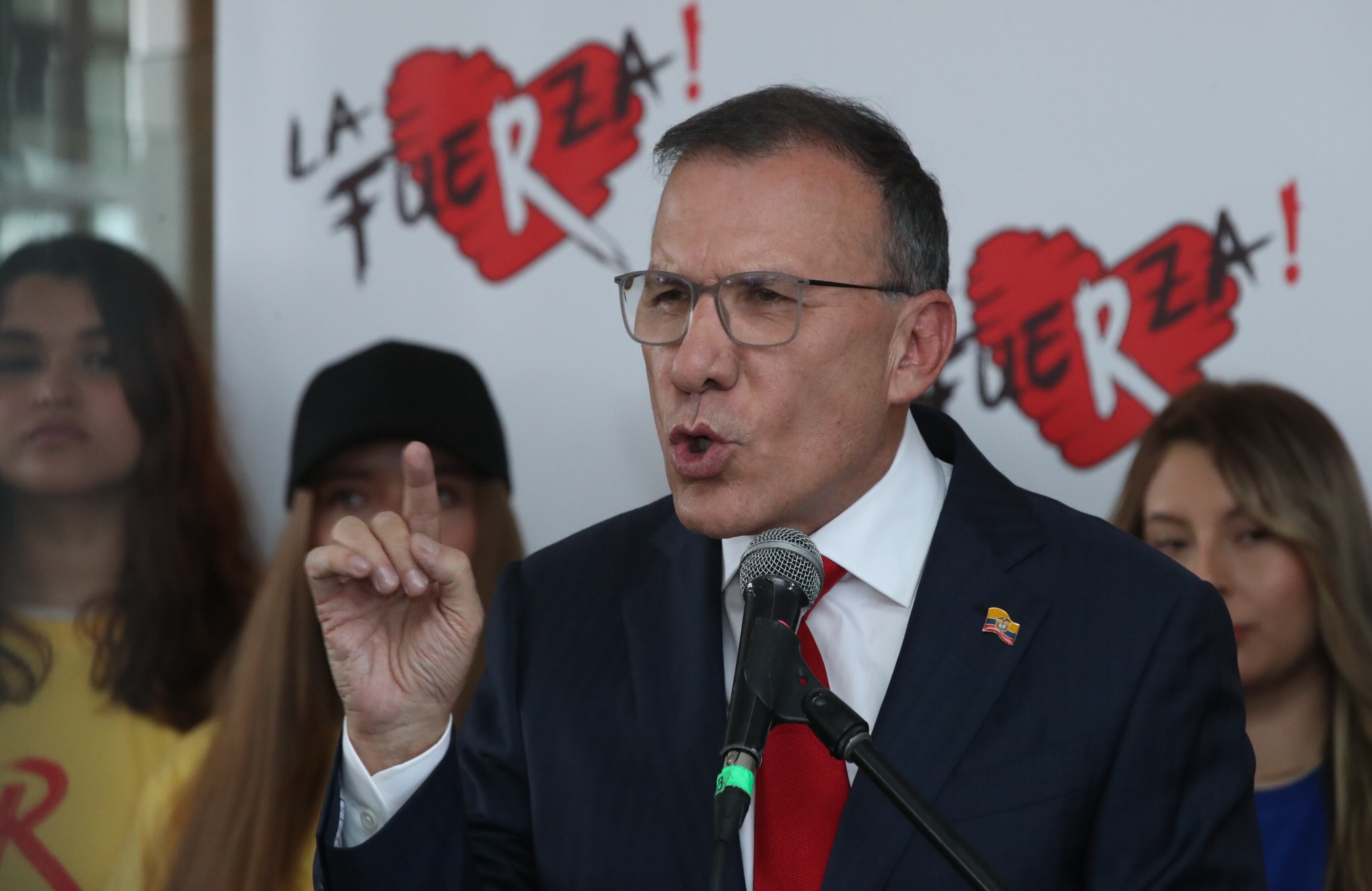 Roy Barreras, anuncia su precandidatura presidencial desde Monserrate.