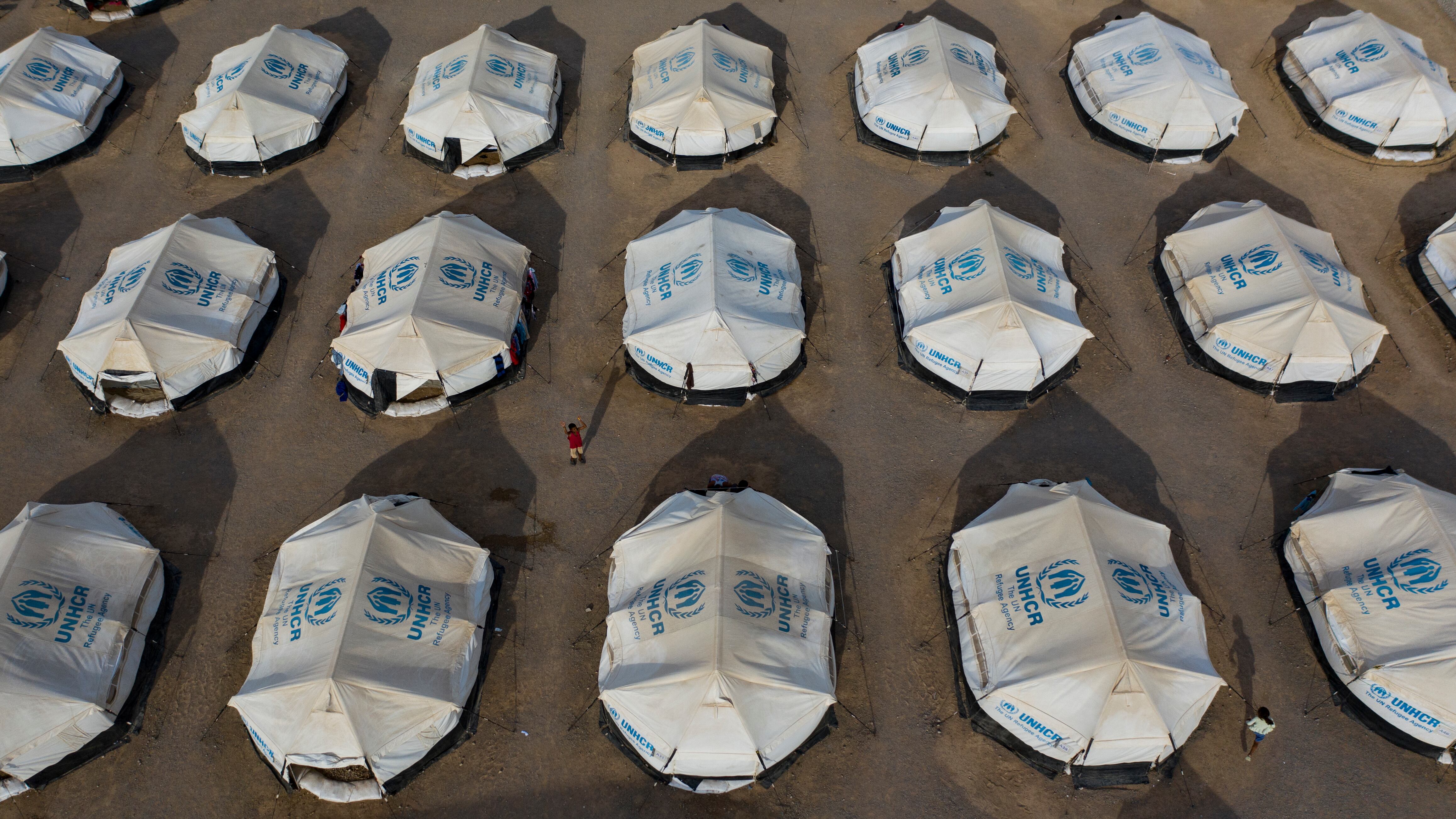 Carpas de Acnur dispuestas para hospedar momentáneamente a decenas de migrantes en el sitio conocido como "Tienditas"