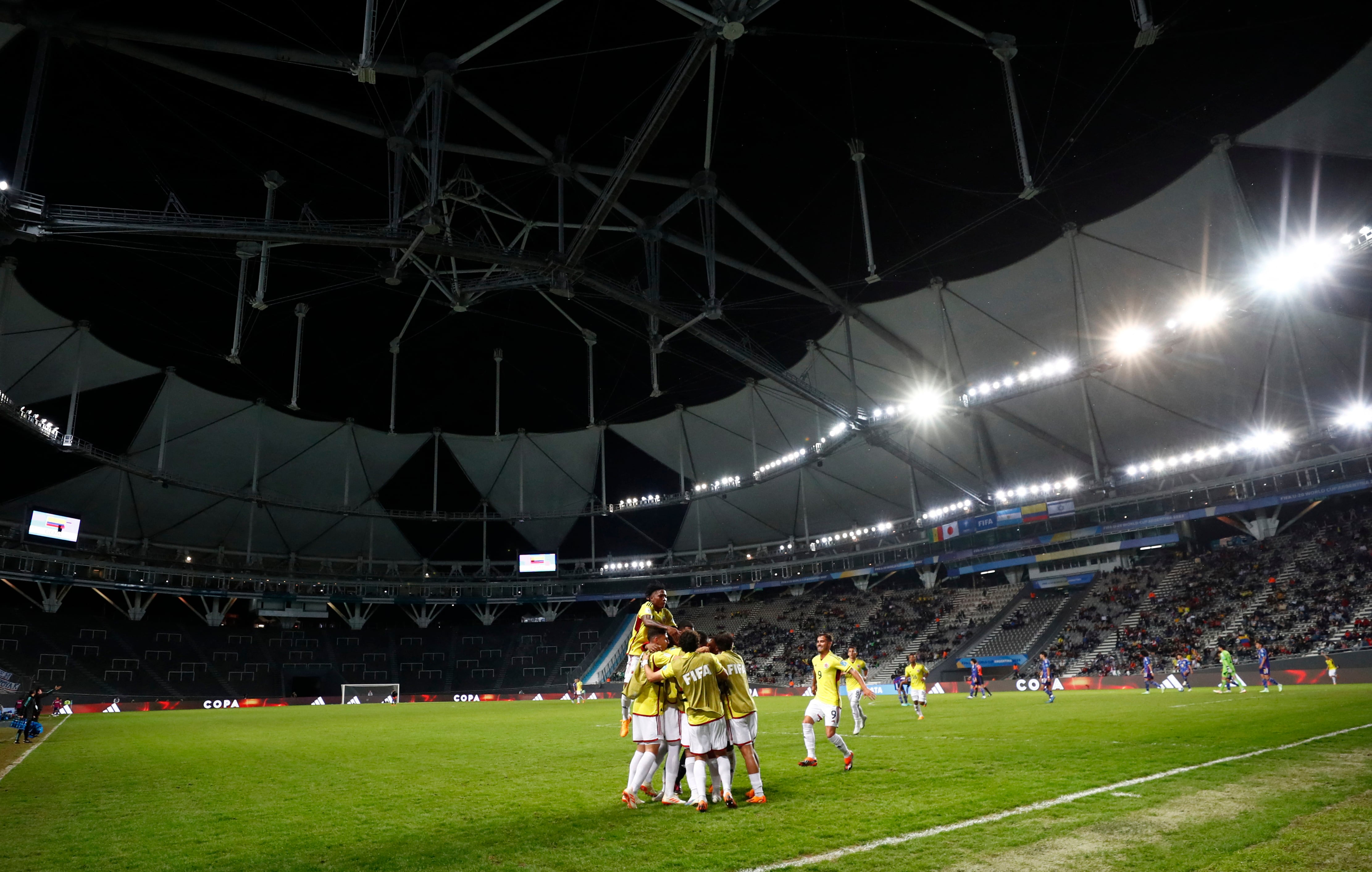 Soccer Football - FIFA U20 World Cup Argentina 2023 - Group C - Japan v Colombia - Estadio Unico Diego Armando Maradona, La Plata, Argentina - May 24, 2023 Colombia's Yaser Asprilla celebrates scoring their first goal with teammates REUTERS/Agustin Marcarian