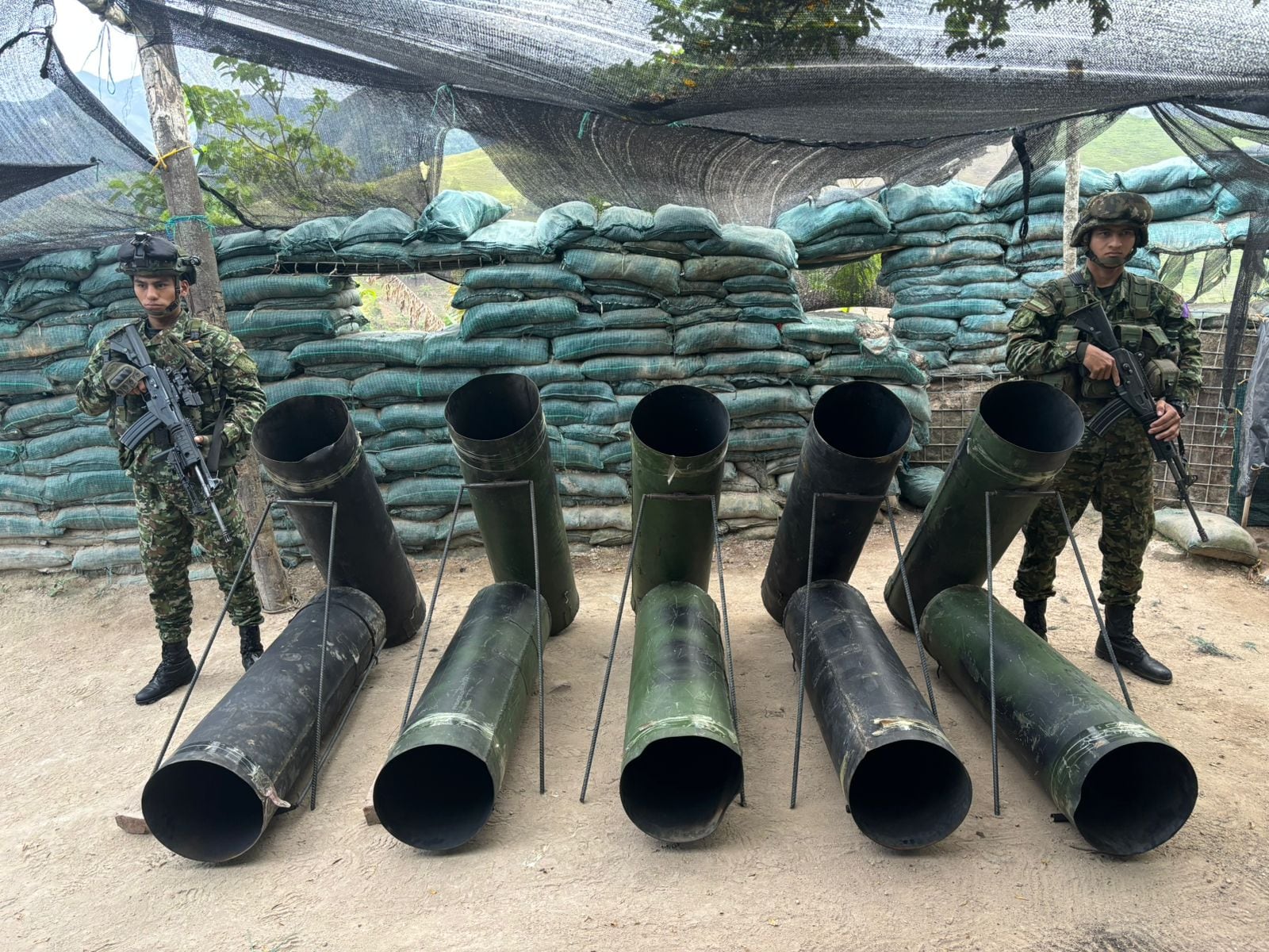 Artefactos del ELN con los que iba a atacar a las tropas.