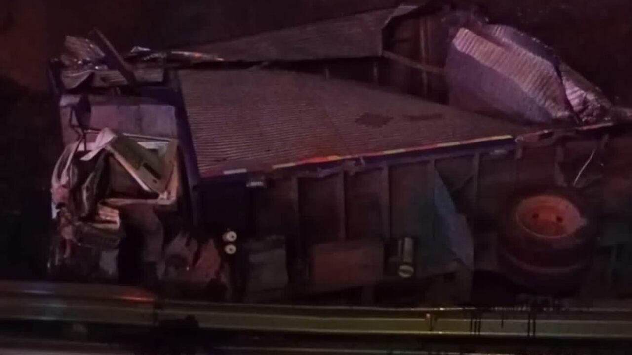 Así quedó uno de los vehículos afectados.