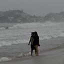 El huracán Otis el 24 de octubre de 2023 se fortaleció hasta convertirse en una gran tormenta de categoría 3 mientras se dirigía hacia la costa del Pacífico sur de México, dijo el Centro Nacional de Huracanes (NHC) de Estados Unidos.