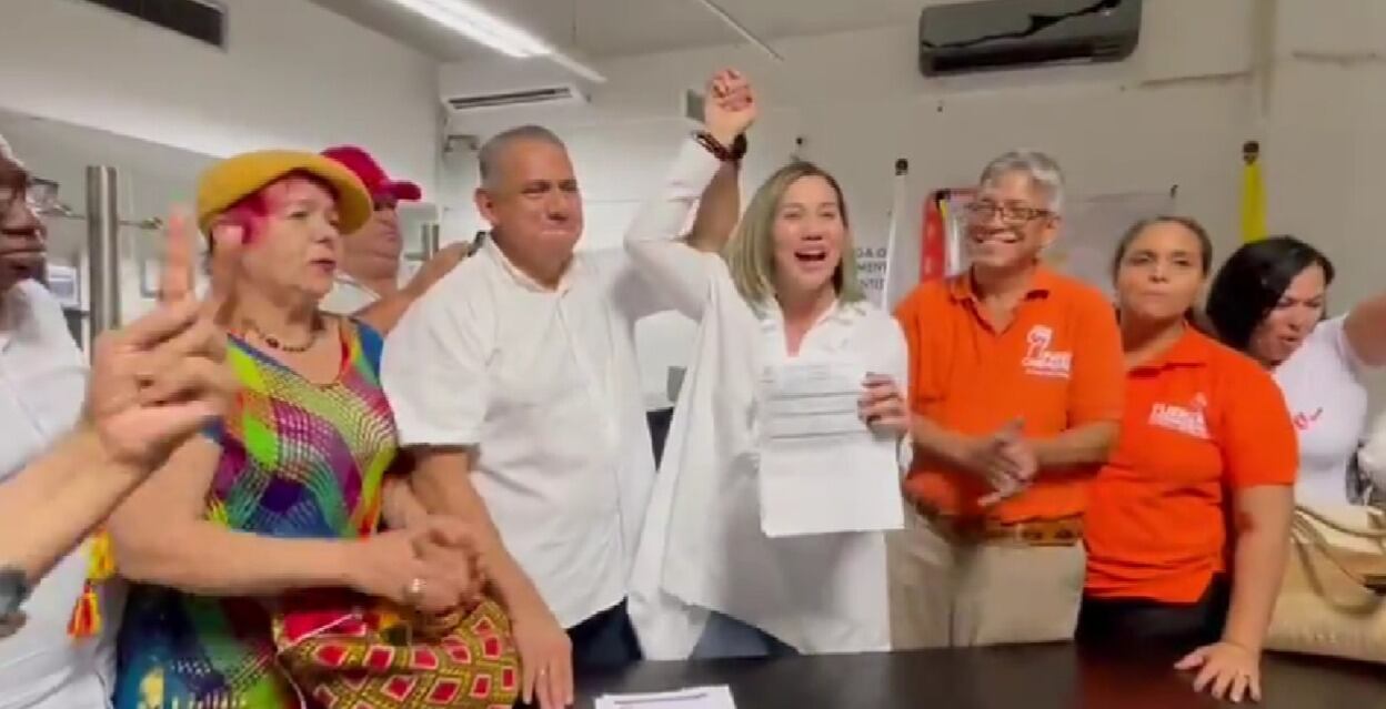 Máximo Noriega y Claudia Verónica Patiño, su esposa, ahora aspirante a la Gobernación de Atlántico