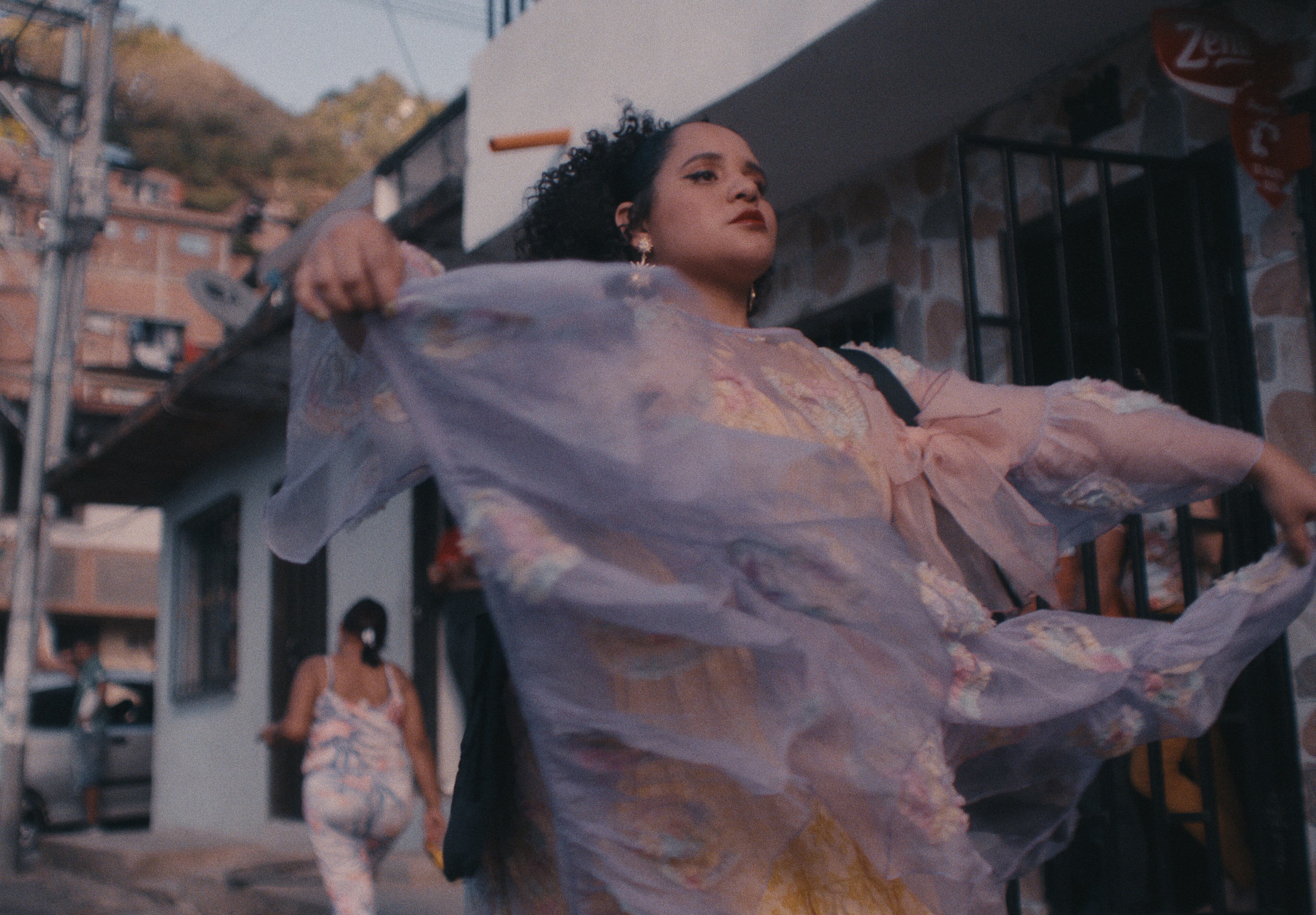 . Lido Pimienta crea una expresión artística inspirada en el fútbol femenino y con apoyo de Nike