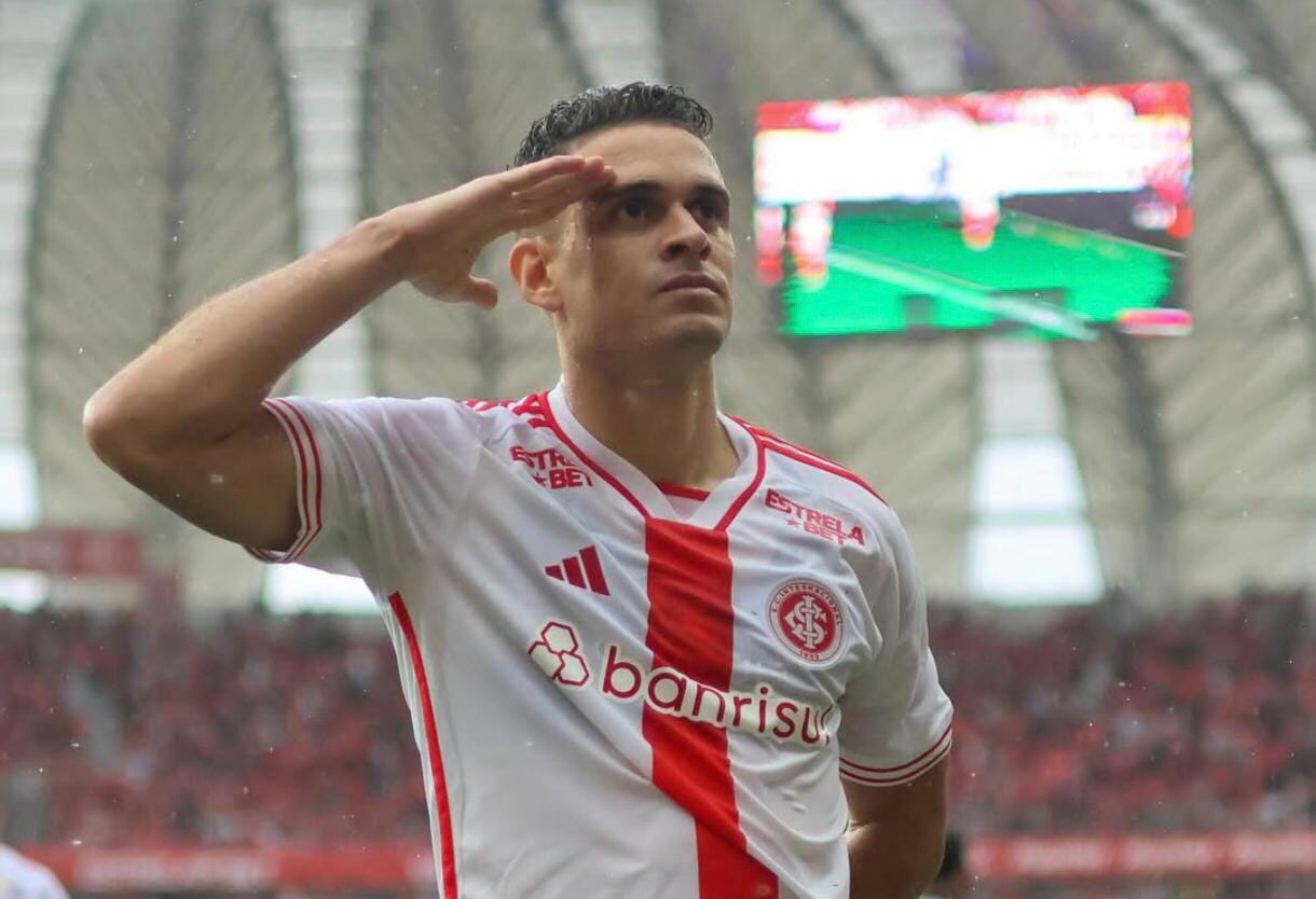 El delantero colombiano marcó doblete.