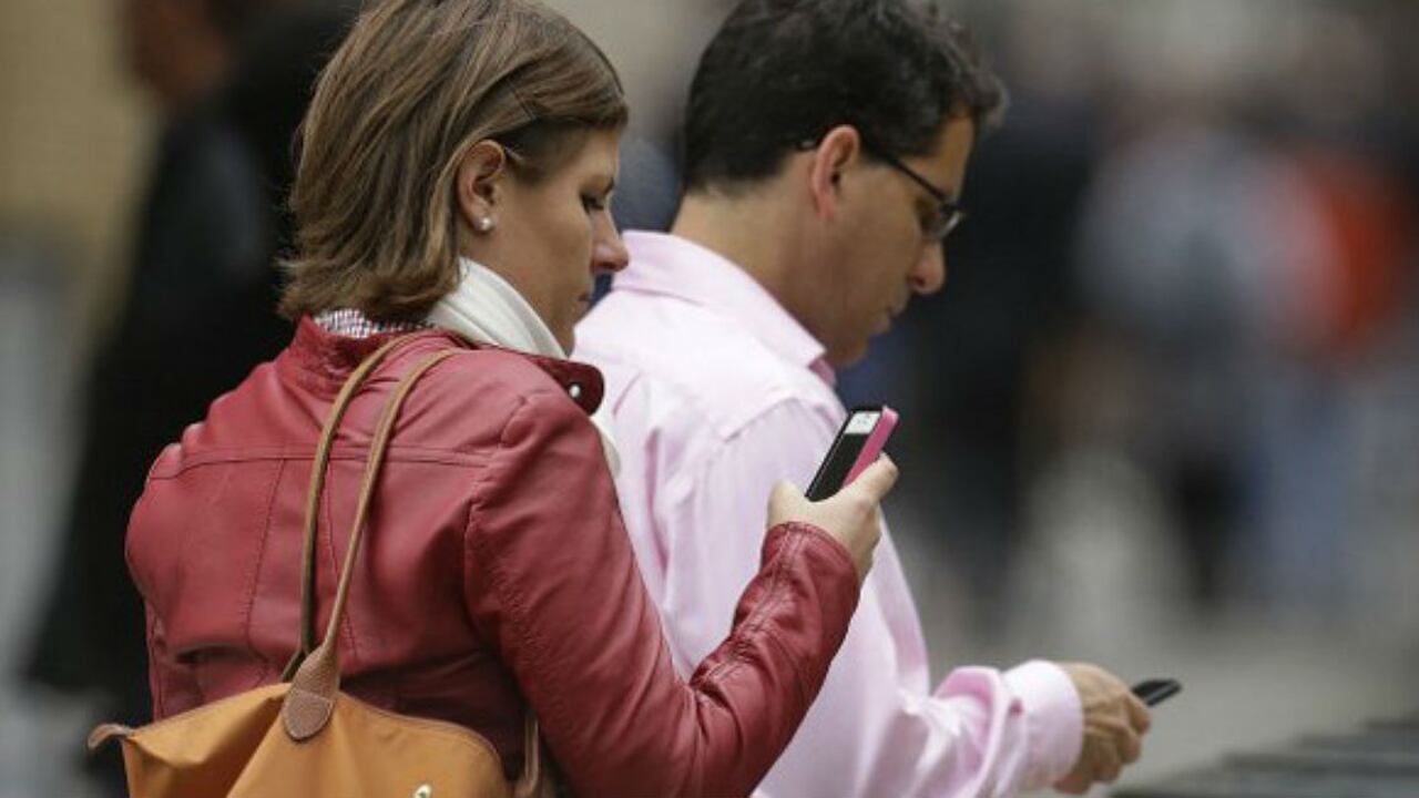 Para la SIC Claro estaría incurriendo en “competencia desleal” contra Movistar.