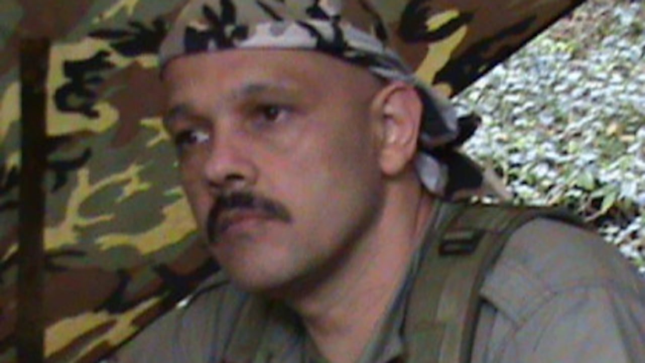 Durante los últimos diez años Hernán Darío Velásquez, alias El Paisa, jefe de la columna Teófilo Forero, de las Farc, ha sido el responsable de los peores ataques terroristas que ha vivido el país, que guardan simillitudes con el atentado contra Fernando Londoño. Lleva una década escapando de múltiples operaciones oficiales.