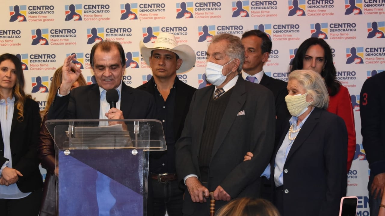 Oscar Iván Zuluaga ganador de la consulta del partido Centro Democrático