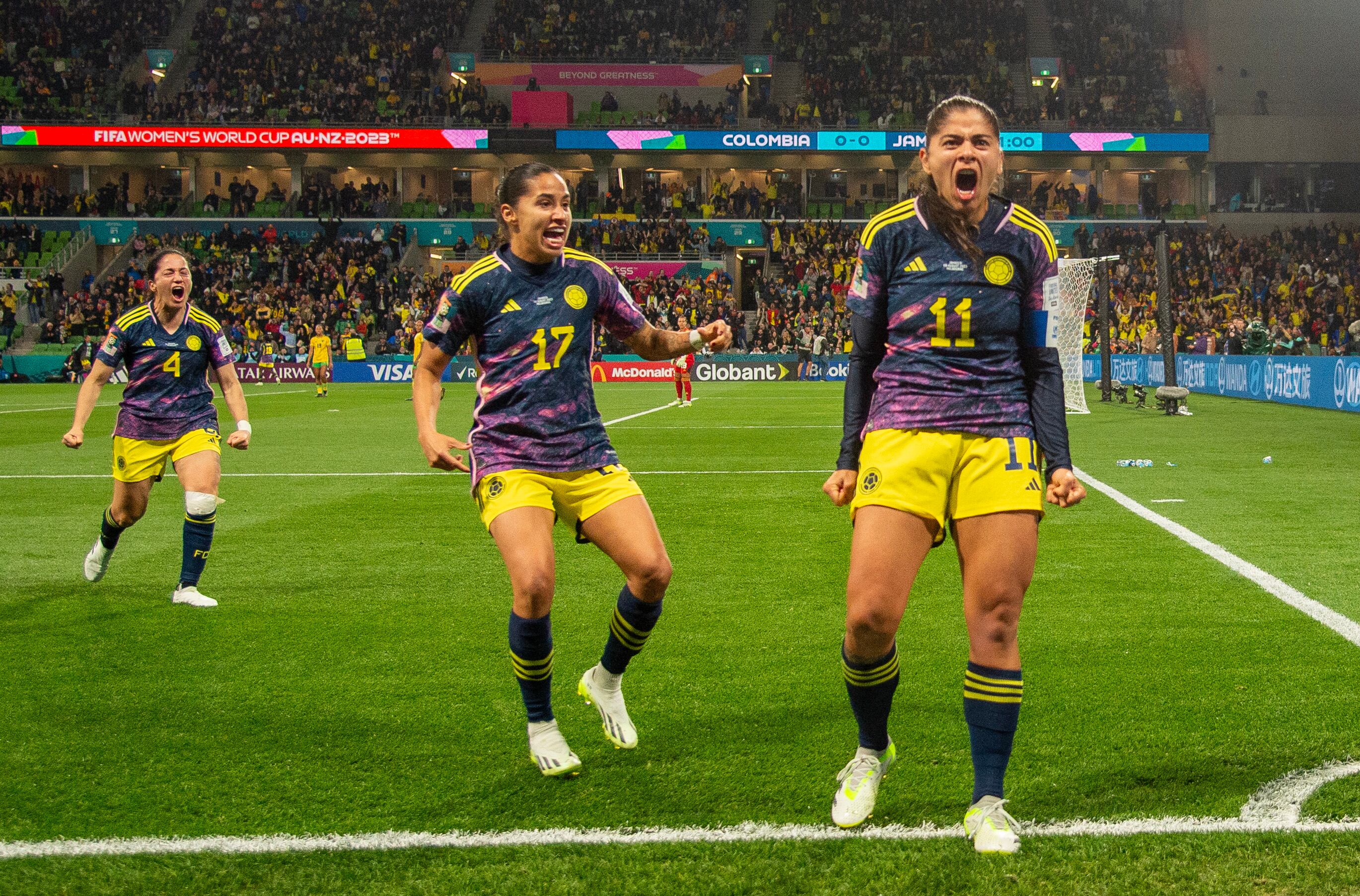 MELBOURNE, AUSTRALIA - 8 DE AGOSTO: Catalina Usme (R) de Colombia celebra después de marcar el primer gol de su equipo durante el partido de octavos de final de la Copa Mundial Femenina de la FIFA Australia y Nueva Zelanda 2023 entre Colombia y Jamaica en el Estadio Rectangular de Melbourne el 8 de agosto de 2023 en Melbourne, Australia. (Foto de Will Murray/Getty Images)