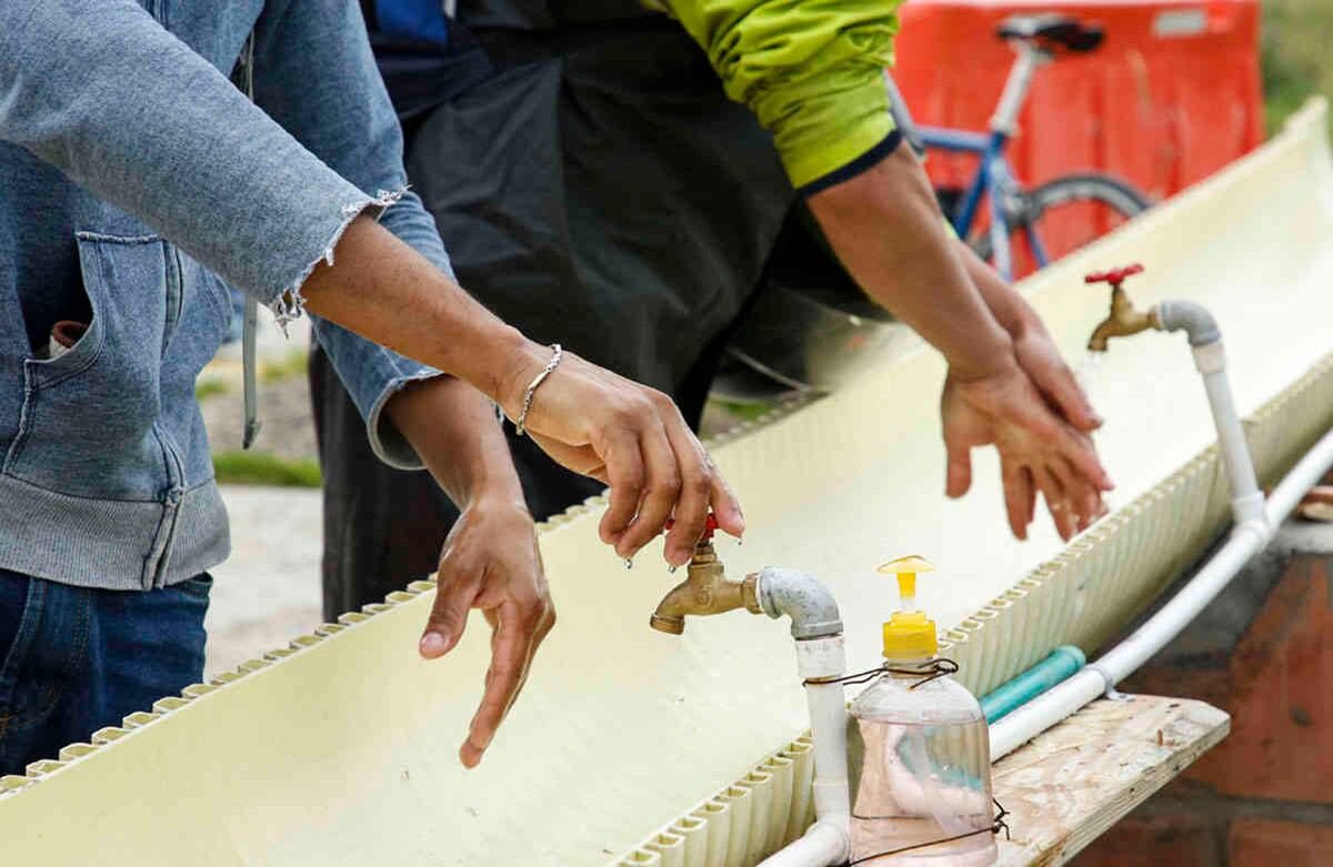 “Vamos a hacer una reapertura periódica. Adecuamos las zonas para proteger a nuestros trabajadores y brindarles las medidas preventivas de bioseguridad ordenadas por el Gobierno nacional. El martes tuvimos 26 trabajadores, el miércoles 60, iremos subiendo paulatinamente hasta que podamos reactivar a los contratistas”. 