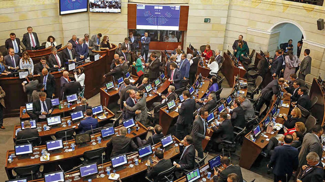 Los magistrados de la Corte Constitucional estudian si hubo o no una violación al principio de publicidad durante el trámite de la Ley de Financiamiento. Hay quienes consideran que podría caerse toda la norma.