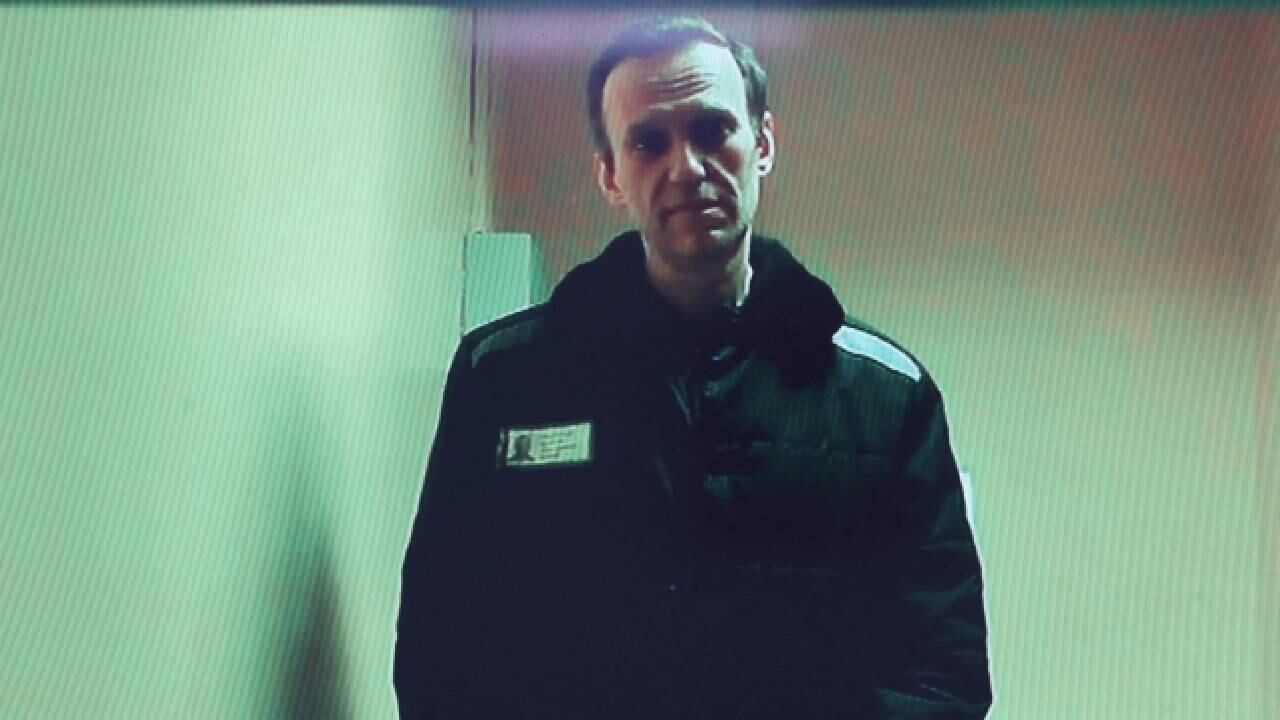 Alexéi Navalny durante una audiencia en el tribunal de distrito de Basmanny en Moscú, Rusia, el 26 de abril de 2023.