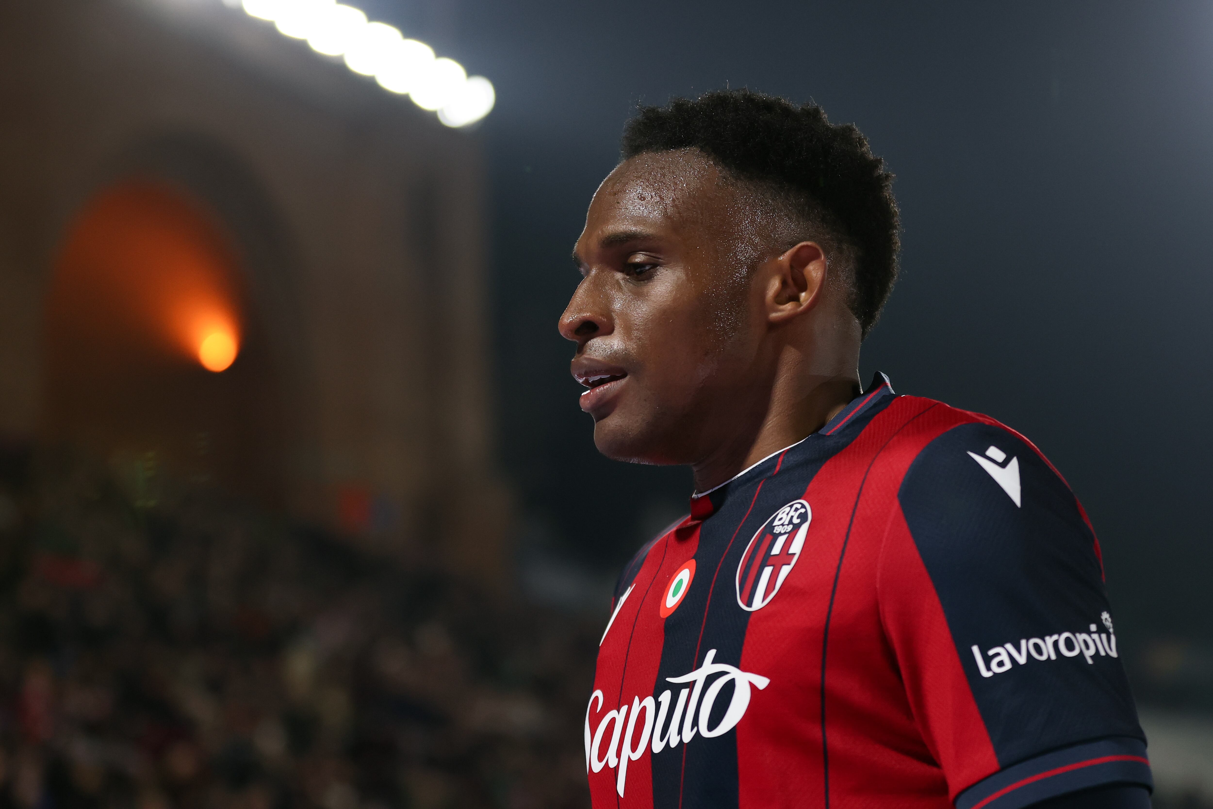 Jhon Lucumi, colombiano al servicio del Bolonia, sigue en carrera por los octavos de final de la Europa League.