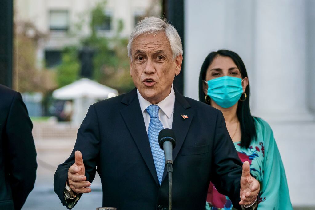 SANTIAGO, CHILE - DECEMBER 19: President of Chile, Sebastián Piñera addresses the nation after the victory of Gabriel Boric, candidate for Covergencia Social in the presidential runoff election at Palacio de la Moneda at Palacio de la Moneda on December 19, 2021 in Santiago, Chile. (Photo by Sebastián Vivallo Oñate/Agencia Makro/Getty Images)