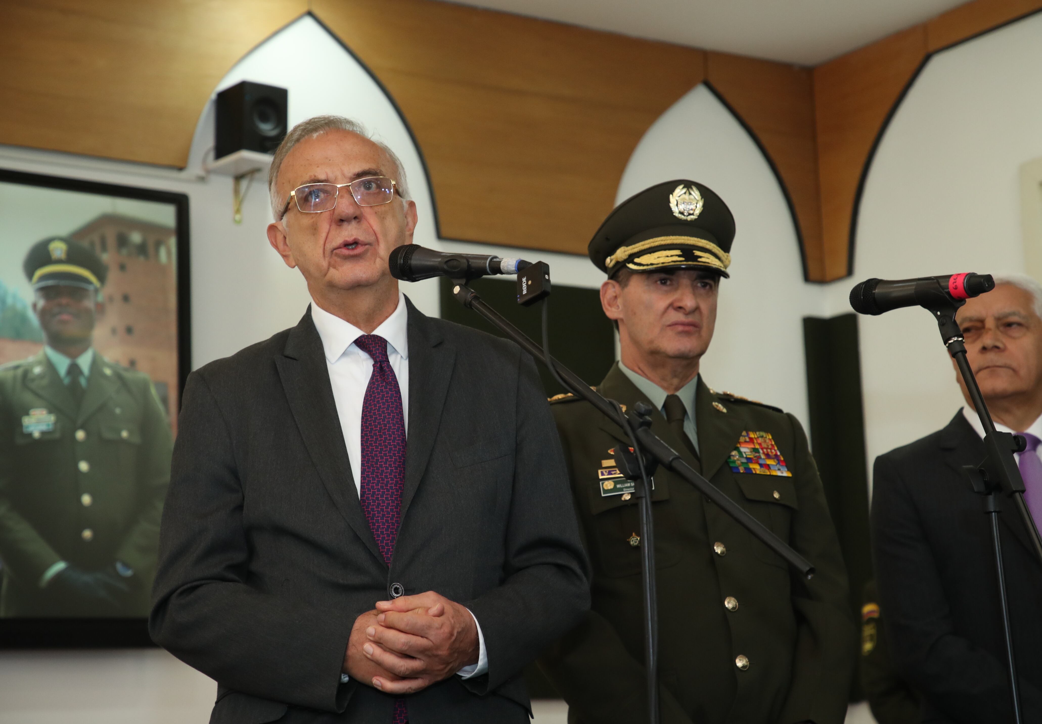 Ceremonia de ascensos de un personal de suboficiales y nivel ejecutivo e ingreso al grado de subintendente de la Policía Nacional de Colombia
