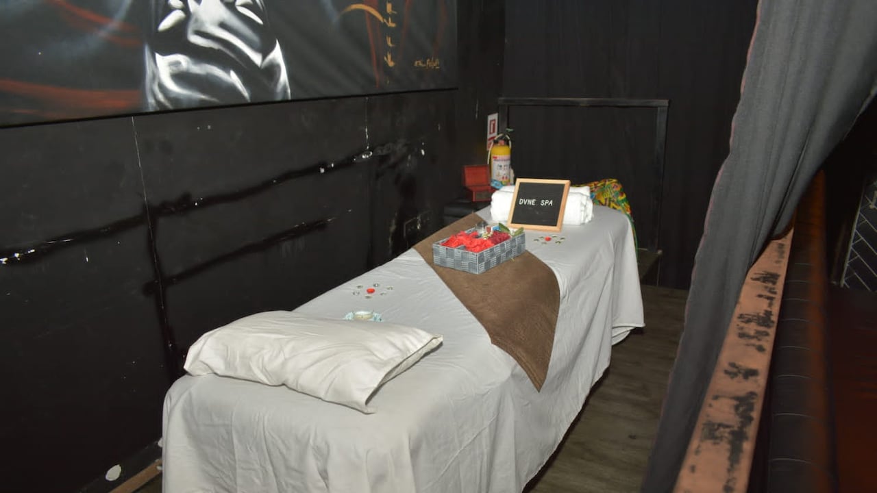 Un discoteca en Cartagena ofrecía supuestos servicios de masajes. Autoridades no descartan que se trate de turismo sexual.