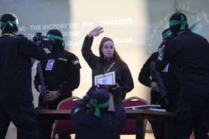 Agam Berger fue liberada el jueves. Hamás la entregó a la Cruz Roja en Jabaliya, en el norte de Gaza. (Photo by Dawoud Abo Alkas/Anadolu via Getty Images)