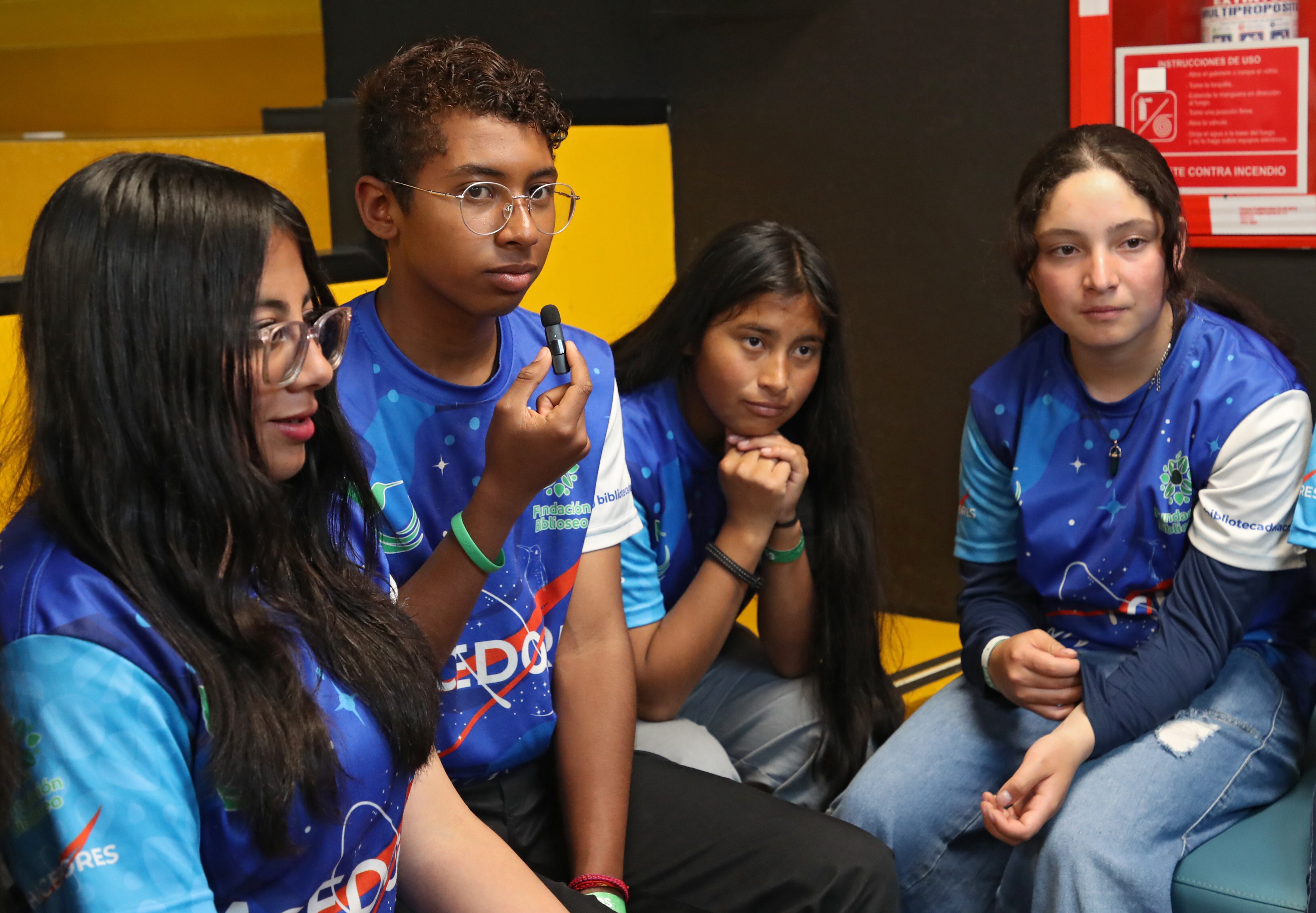 Programa hacedores a  la NASA  estudiantes de la Biblioteca la Creatividad del profesor Iván Triana en la vereda Quiba Guabal en la localidad de Ciudad Bolívar
Bogotá  Universidad EAN
Septiembre 26 del 2024
Foto Guillermo Torres Reina - Semana