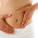 La tasa de mortalidad tan alta por el cáncer de colon se debe principalmente a que los síntomas y signos tempranos son muy ambiguos y esto permite que avance sin tratamiento.