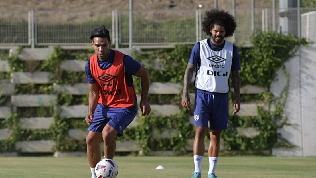 El 'tigre' estuvo en el primer entrenamiento del Rayo Vallecano para la temporada 23/24