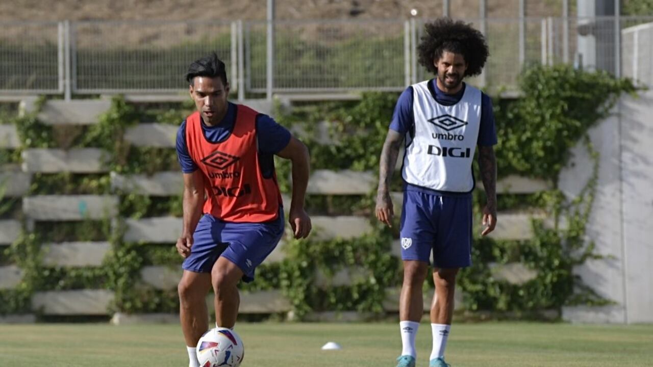 El 'tigre' estuvo en el primer entrenamiento del Rayo Vallecano para la temporada 23/24