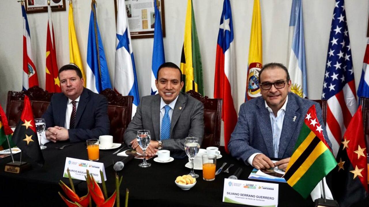 Gerente de la RAP, Andrés Agón Martínez; gobernador de Santander, Mauricio Aguilar Hurtado y el gobernador de Norte de Santander, Silvano Serrano Guerrero.