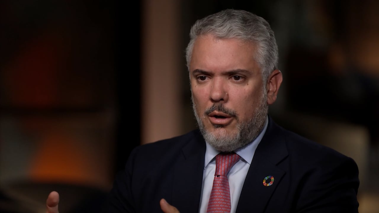 El expresidente Iván Duque en entrevista con la PBS de Estados Unidos.
