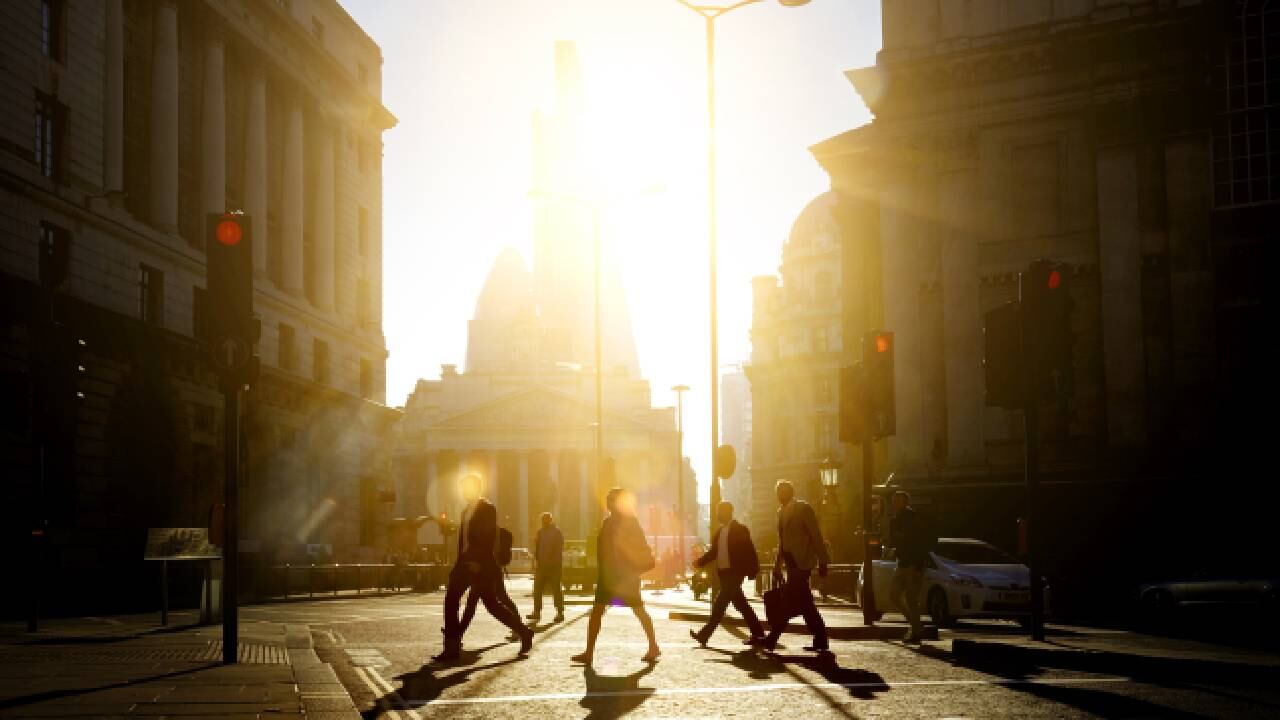 Este fenómeno se caracteriza porque el Sol se localiza verticalmente sin que se perciba, temporalmente, la sombra.