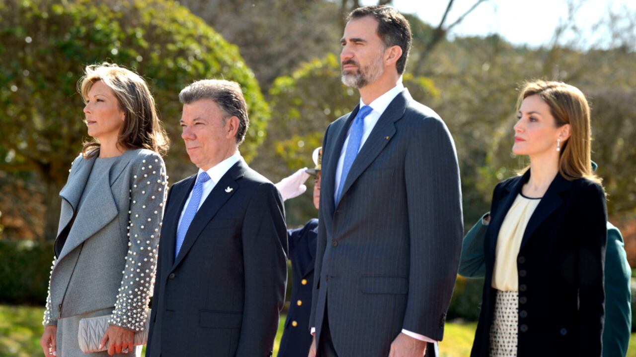 Los Reyes de España, Sus Majestades Felipe VI y Letizia Ortiz, recibieron al Presidente Juan Manuel Santos y su Esposa, María Clemencia Rodríguez de Santos, en el Palacio El Pardo en Madrid.