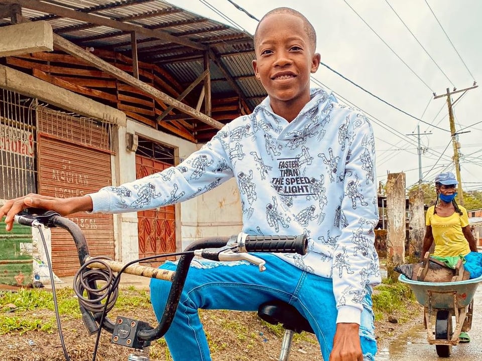 100 bicicletas serán donadas en Guapi Cauca a través de la fundación creer es crear de Andrea Escobar, antioqueña y bicicrosista profesional y el nadador olímpico vallecaucano, Jonathan Gómez.