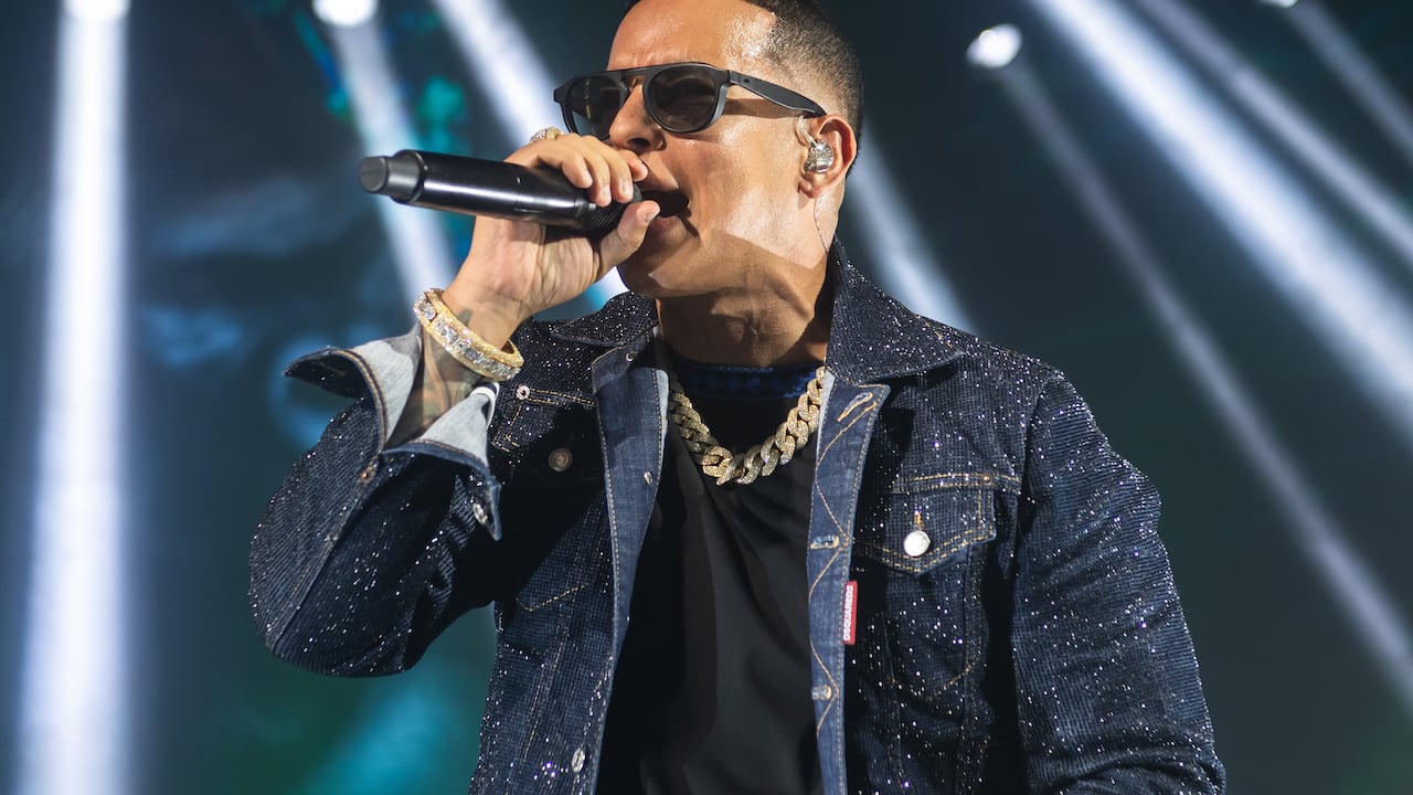Daddy Yankee actúa en el escenario durante la Semana de la Música Latina de Billboard 2021 en el Teatro Faena el 22 de septiembre de 2021 en Miami Beach, Florida.