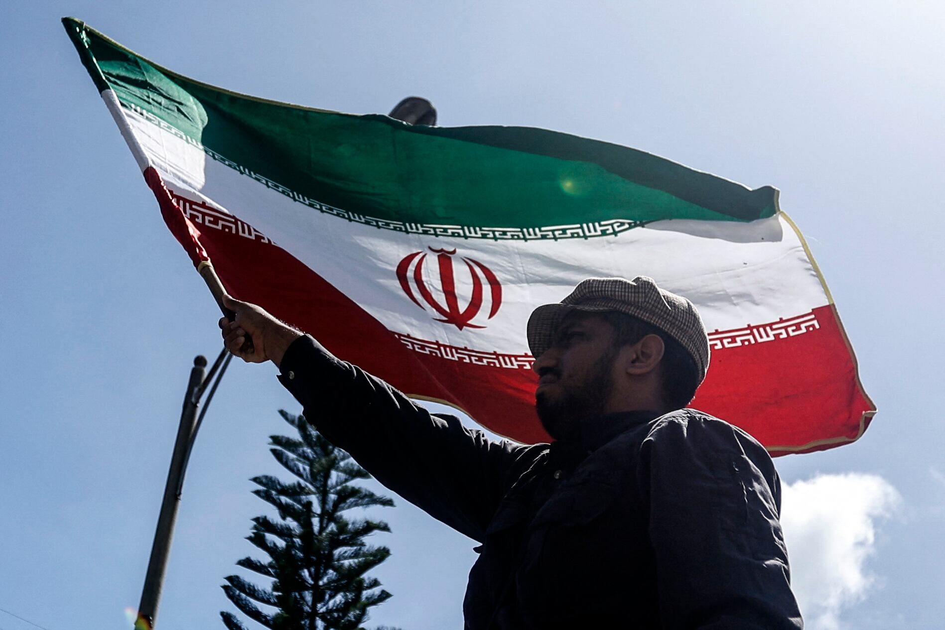 Irán se enfrenta con Israel en medio de bombardeos que han afectado a zonas repletas de civiles.