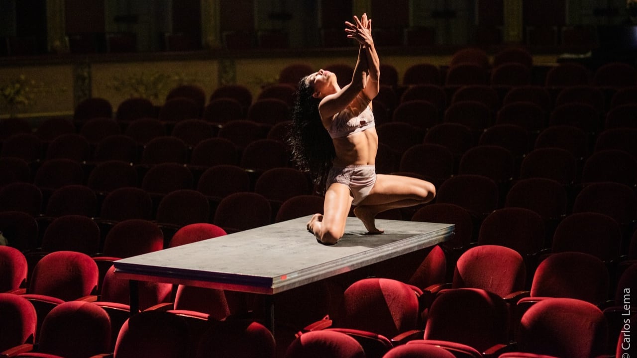 Fotografía de la obra "El Encuentro", una producción del teatro Colón y la Compañía L’Explose Danza. Cortesía del Colón