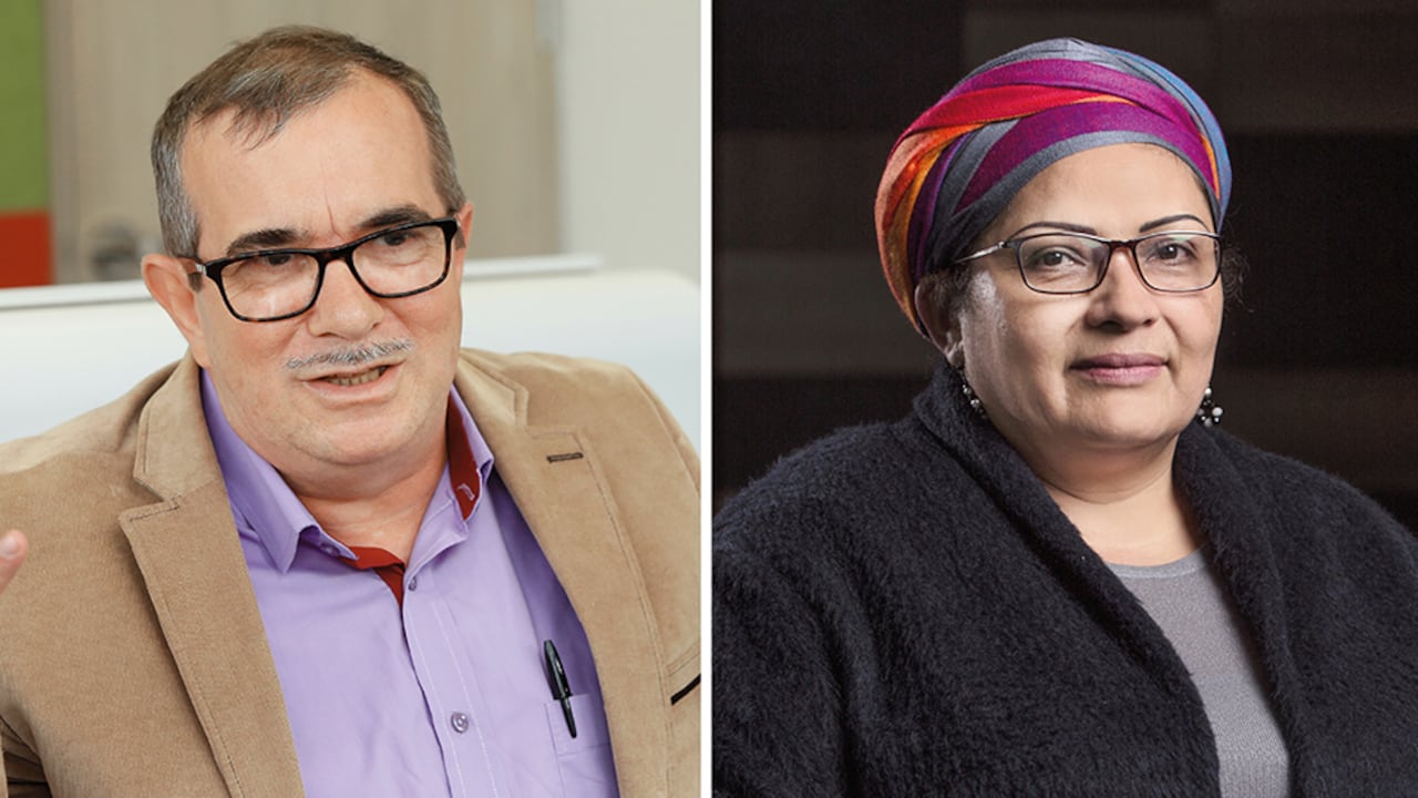 El partido está dividido en dos facciones: una que lidera Rodrigo Londoño, y otra que incluye a senadores como Victoria Sandino. Una de las causas de su separación es seguir manejando la colectividad con la jerarquía militar de la guerrilla.