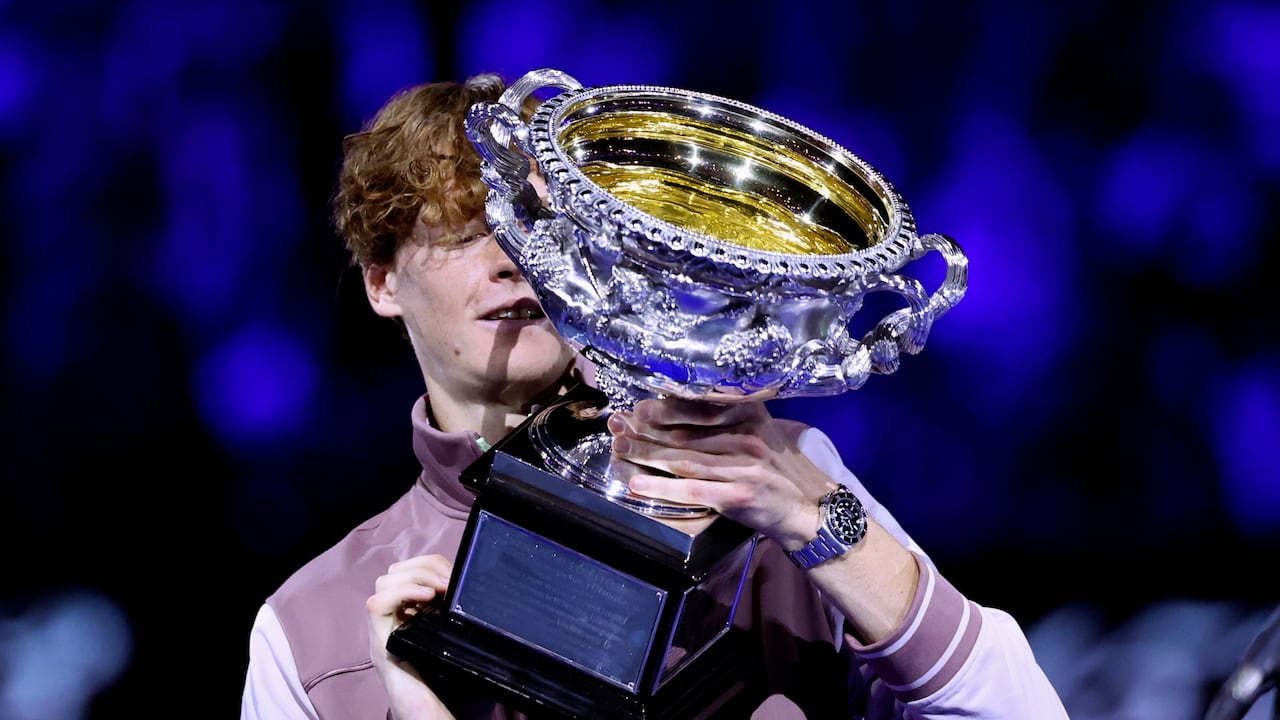 El número cuatro del mundo consiguió revertir su estado crítico para derrotar a Medvedev tras tres horas y 40 minutos de juego.