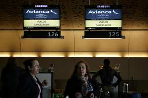 Unos 3600 pasajeros en todo el país habrían sido afectados por la cancelación de 35 de Avianca entre la noche del viernes y la madrugada de este sábado.