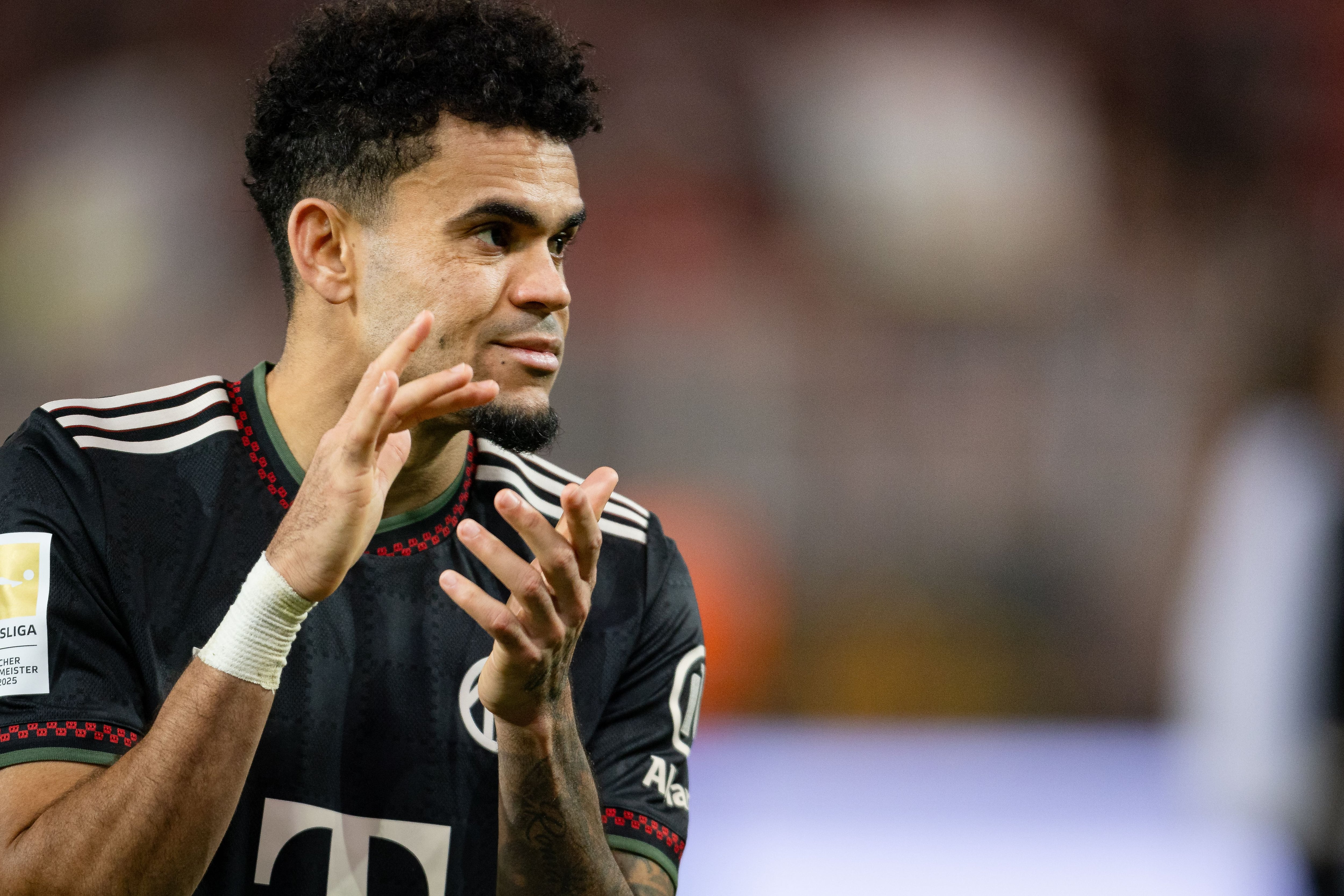 BERLIN, GERMANY - NOVEMBER 08: Luis Diaz of FC Bayern Munich applauds the fans after the Bundesliga match between 1. FC Union Berlin and FC Bayern München at Stadion An der Alten Foersterei on November 08, 2025 in Berlin, Germany. (Photo by Inaki Esnaola/Getty Images)